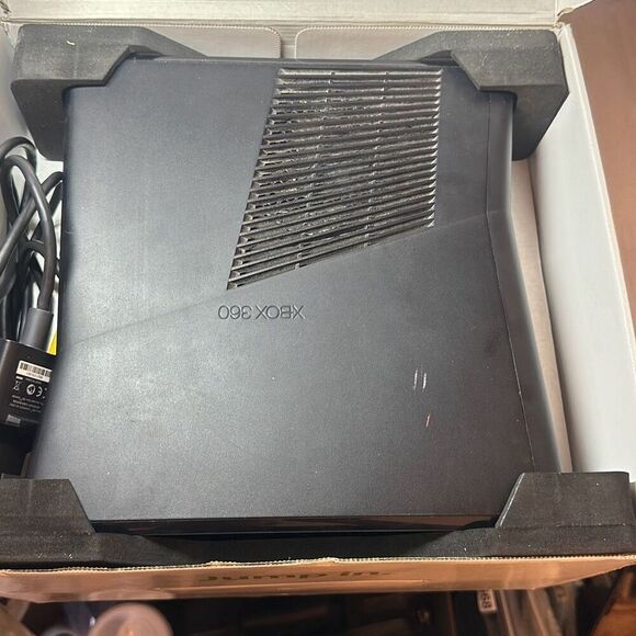 XBox 360 4GB Kinect Console in Original Box TESTED!! NEEDS CLEANED - Picture 15 of 16